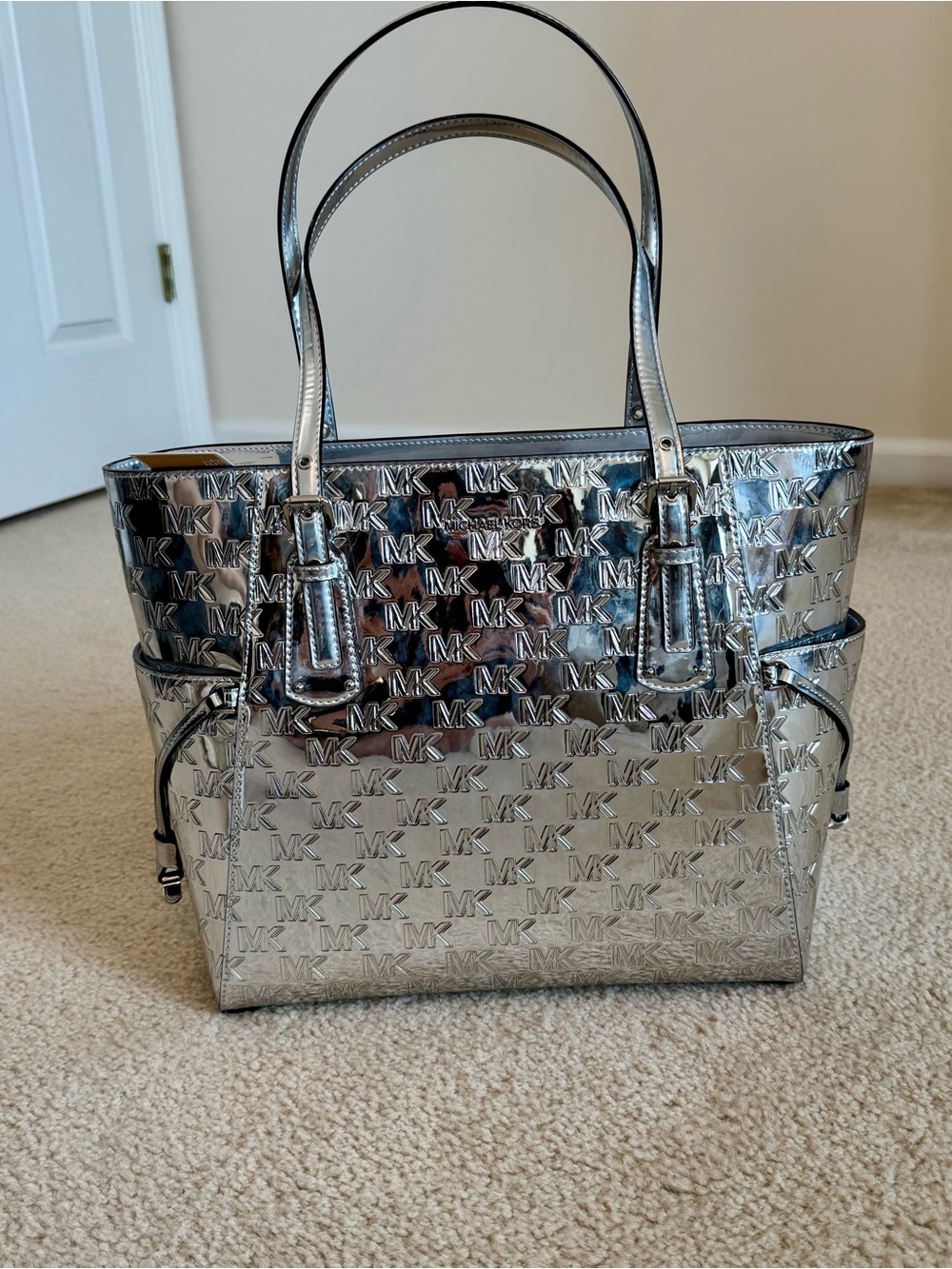 NWT Michael Kors Voyager Logo Embossed Patent Metallic Silver East West Tote MK - Picture 5 of 13